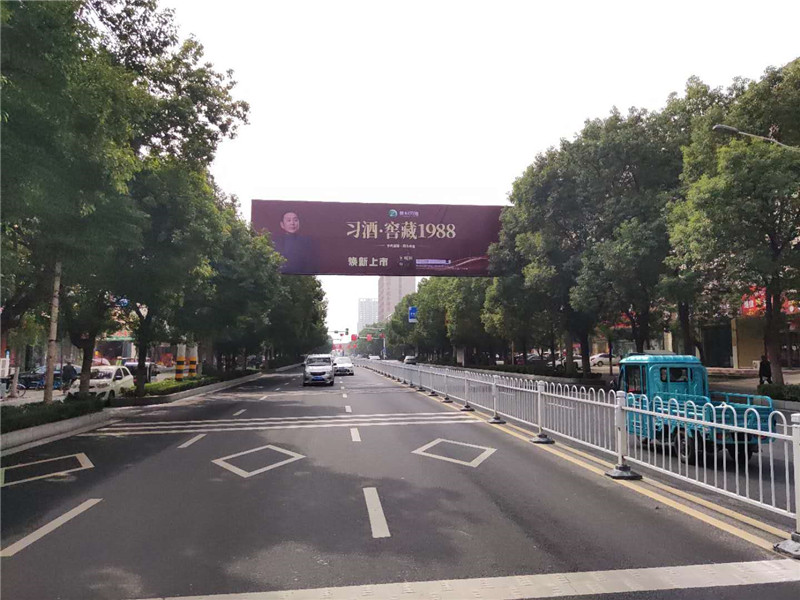 多年過去了，戶外廣告依舊是不可取代的存在