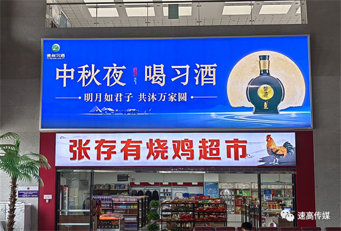 秋高氣爽，戶外廣告又涌現(xiàn)了哪些精彩創(chuàng)意？